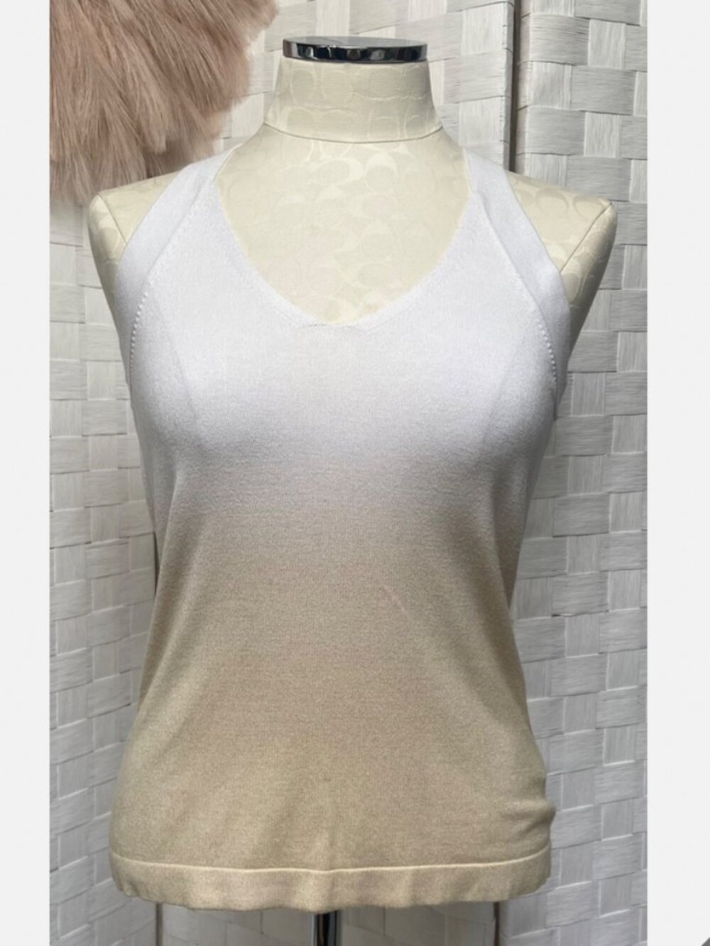 ecru Knit Sleeveless White Beige Ombre Stretch Tank Top V Neck Size S FX3